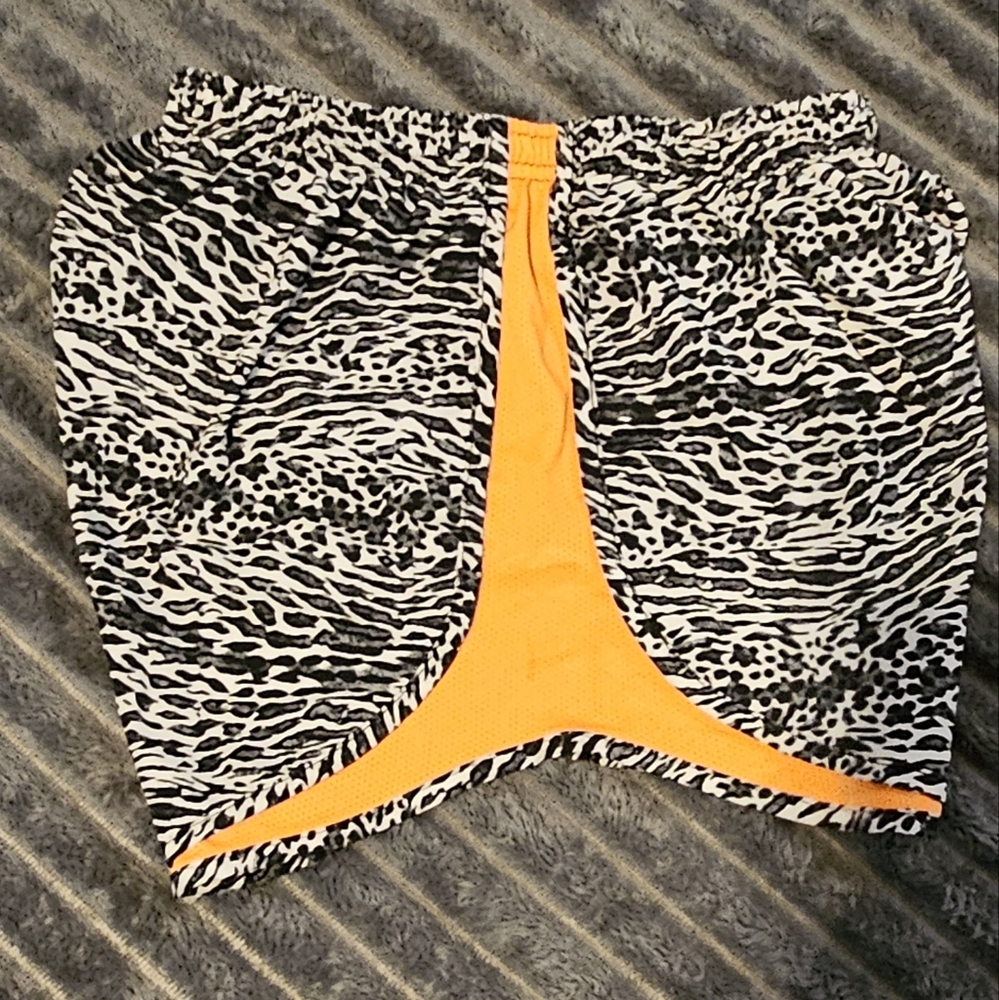 Womens Nike shorts size small - Picture 3 of 5